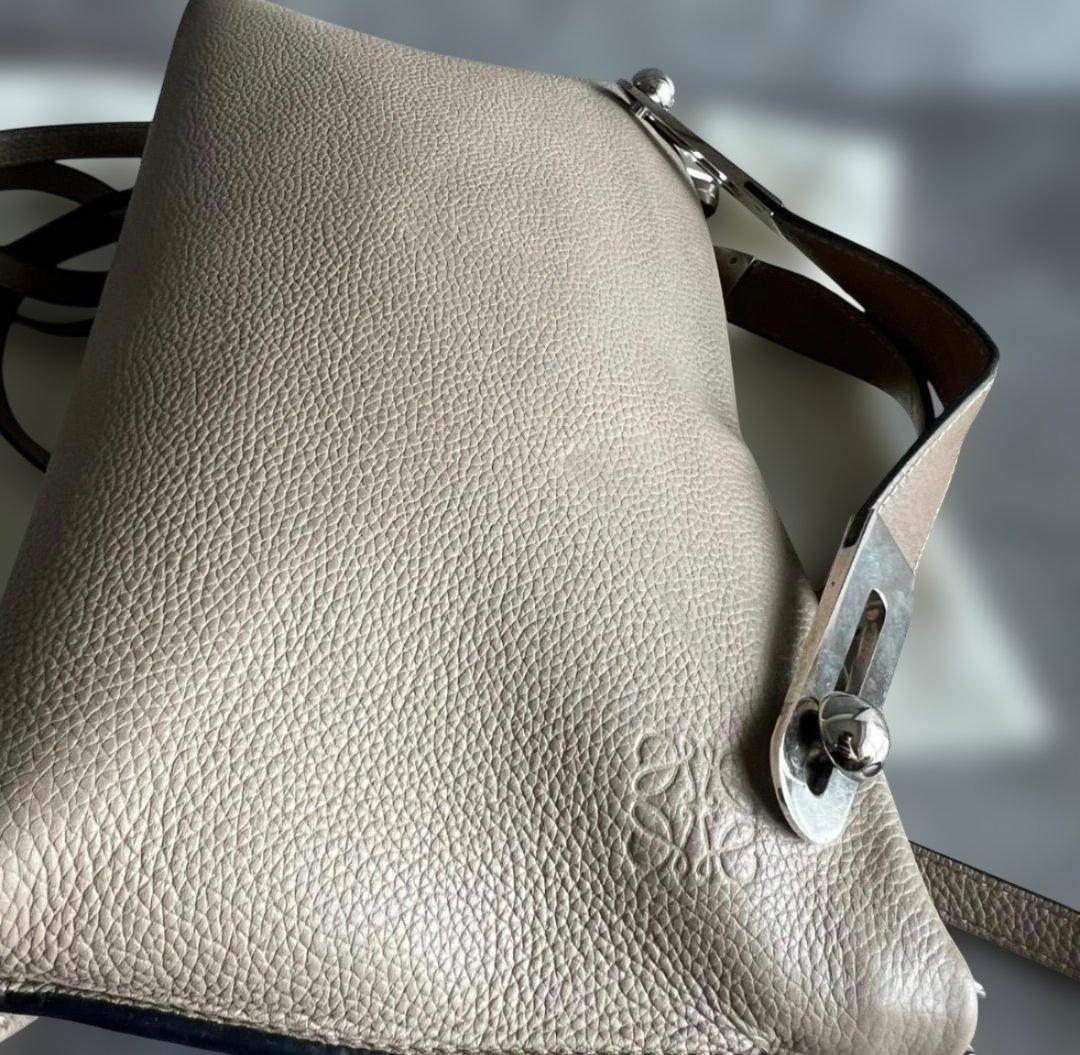 ロエベ LOEWE ミッシー ベージュレザー ショルダー クラッチ バッグ