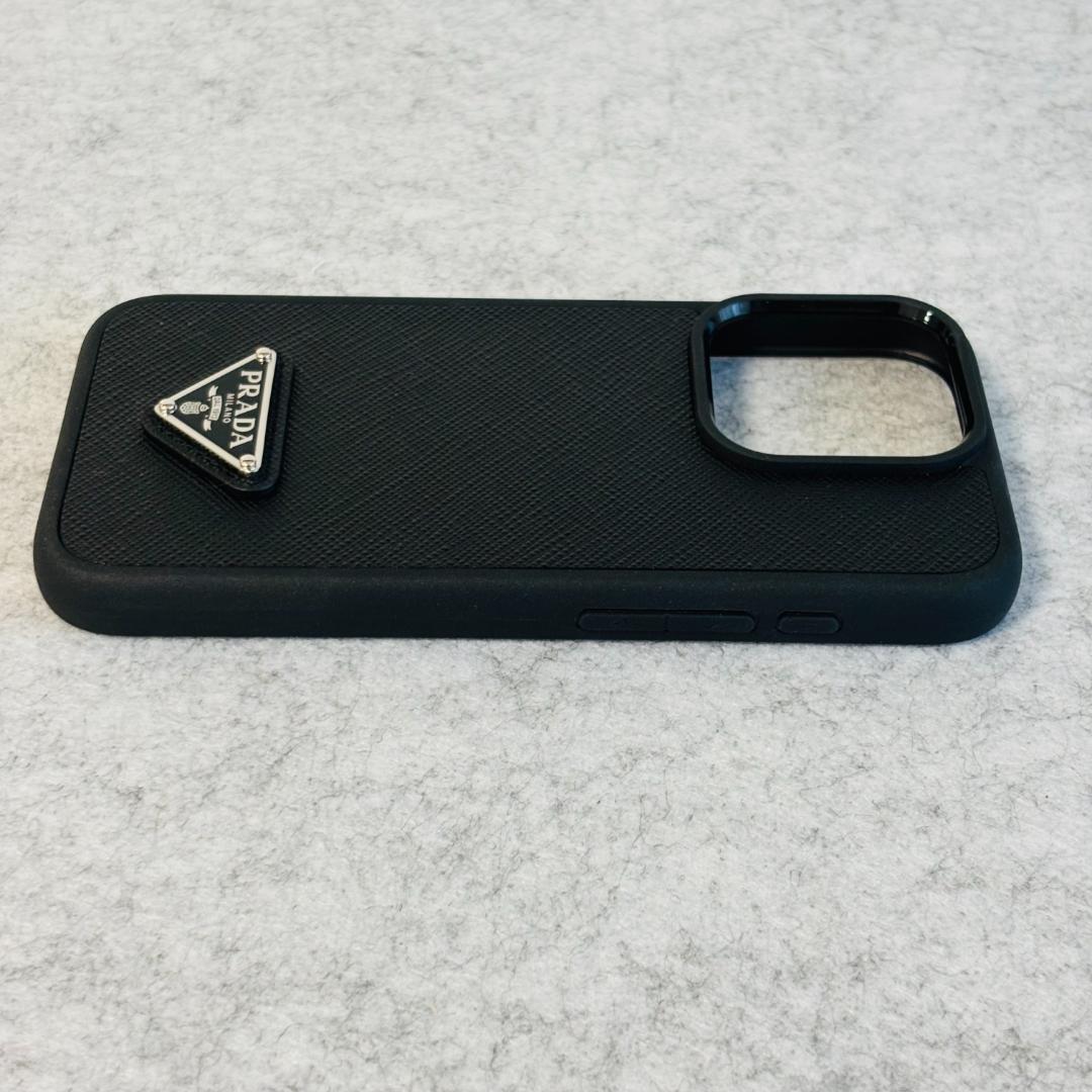 プラダ iPhoneケース サフィアーノレザー　スマホケース　黒　 PRADA