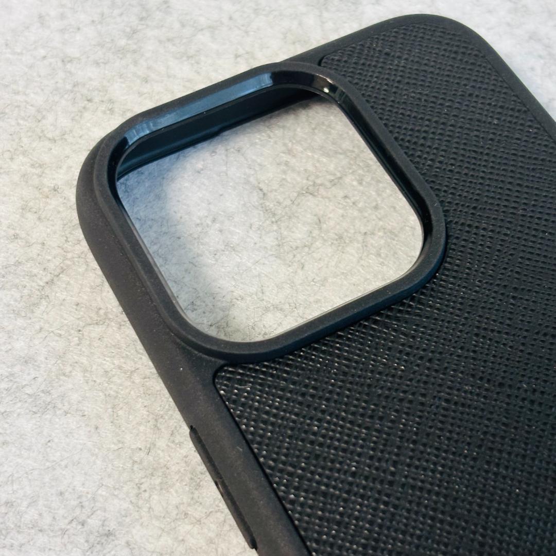 プラダ iPhoneケース サフィアーノレザー　スマホケース　黒　 PRADA