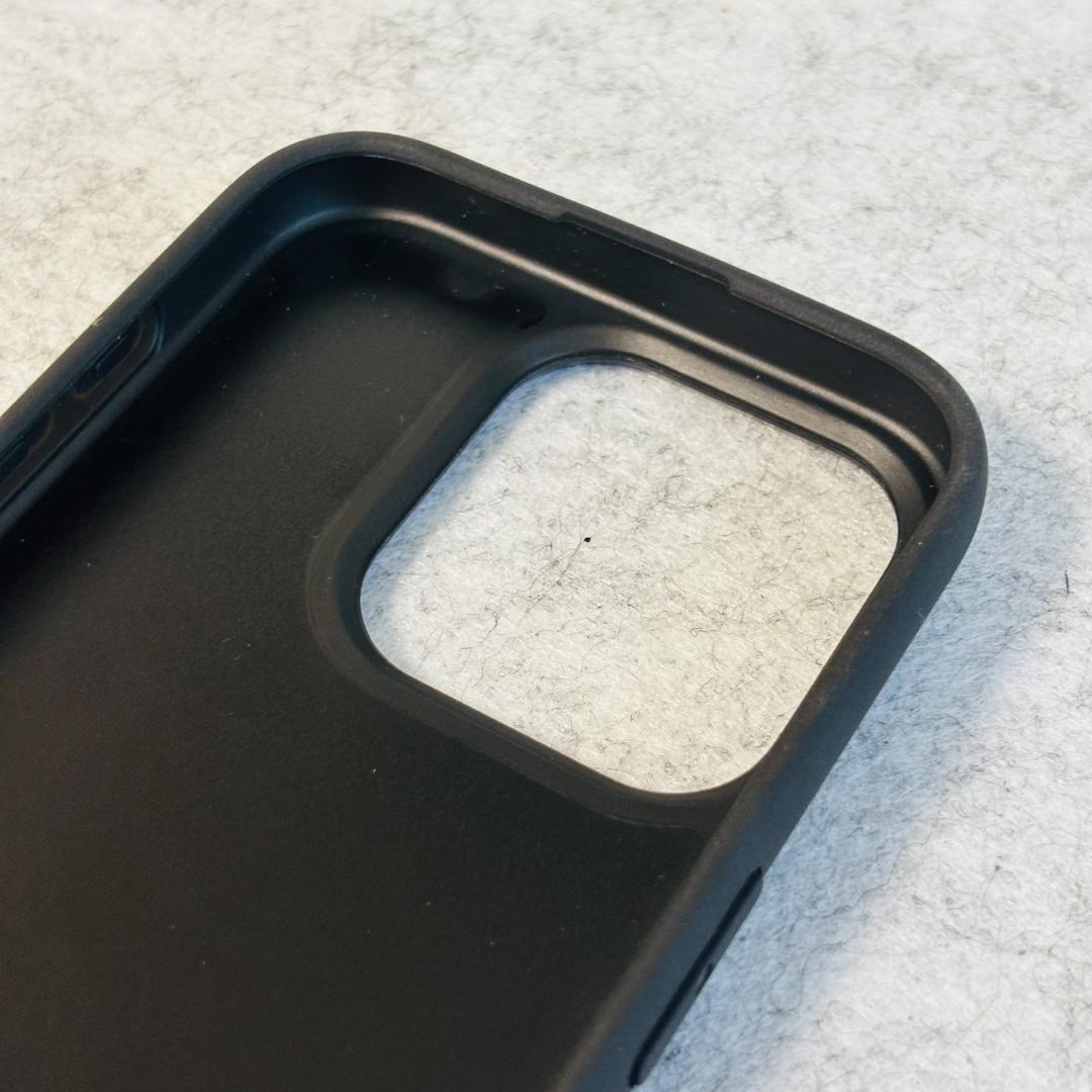 プラダ iPhoneケース サフィアーノレザー　スマホケース　黒　 PRADA