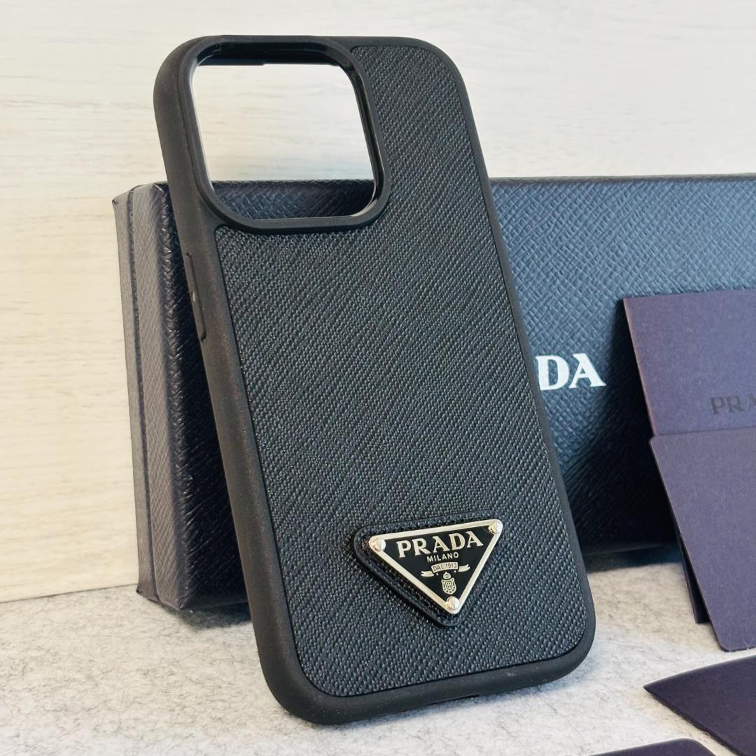 プラダ iPhoneケース サフィアーノレザー　スマホケース　黒　 PRADA