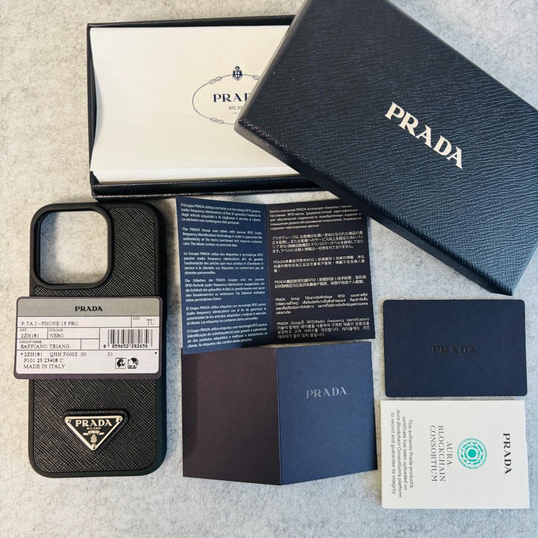 プラダ iPhoneケース サフィアーノレザー　スマホケース　黒　 PRADA