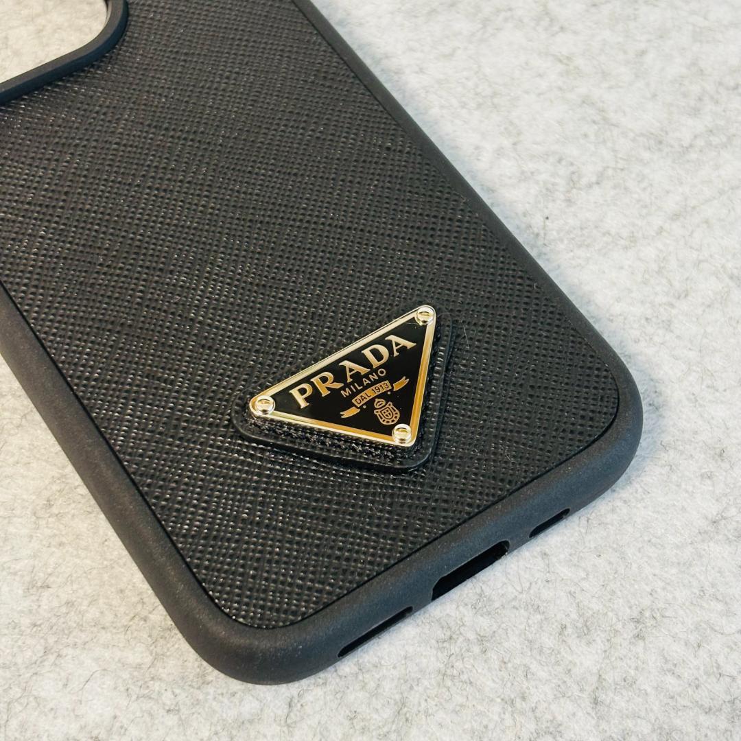 プラダ iPhoneケース サフィアーノレザー　スマホケース　黒　 PRADA