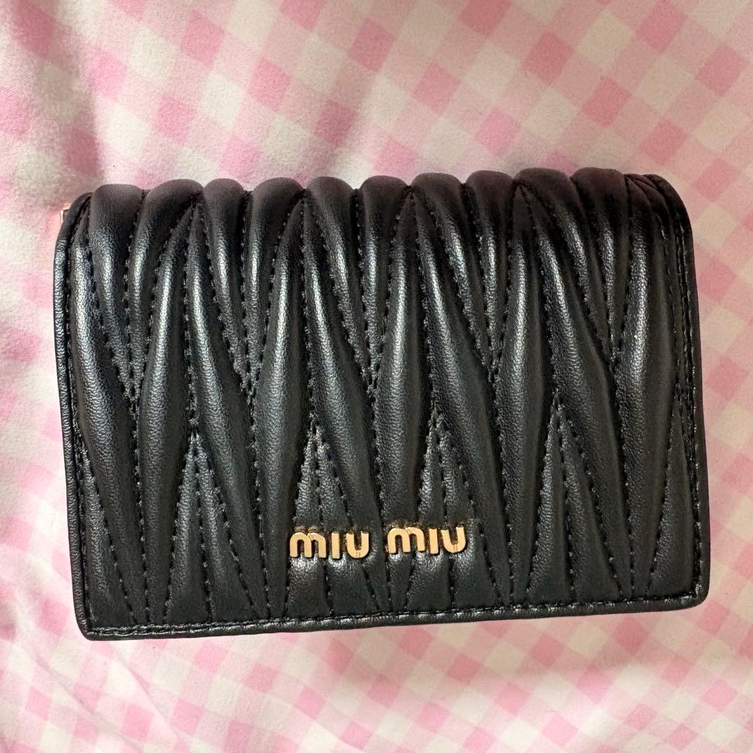 miumiu 黒　財布　ブラックレザー