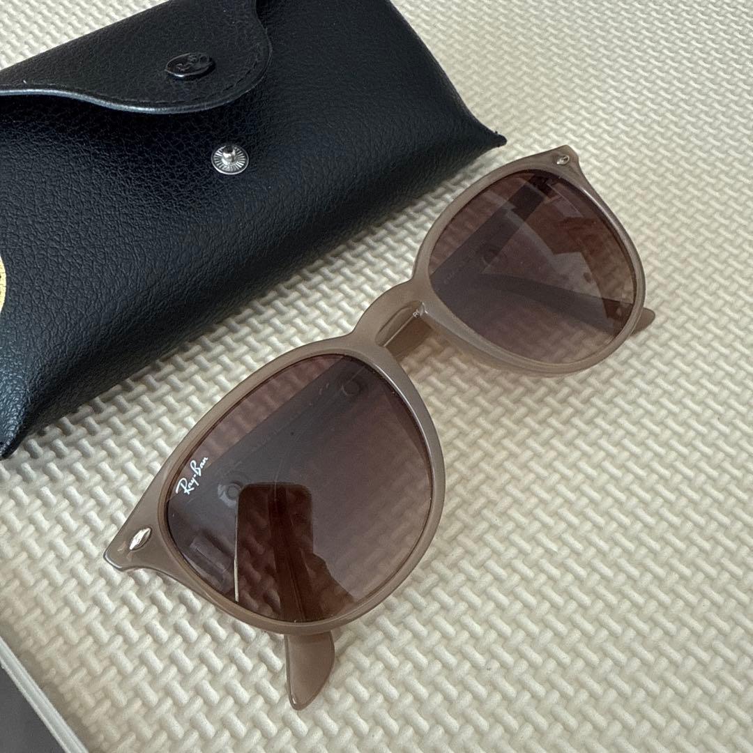 Ray-BanレイバンRB4259F 616613 53mmポリッシュベージュ