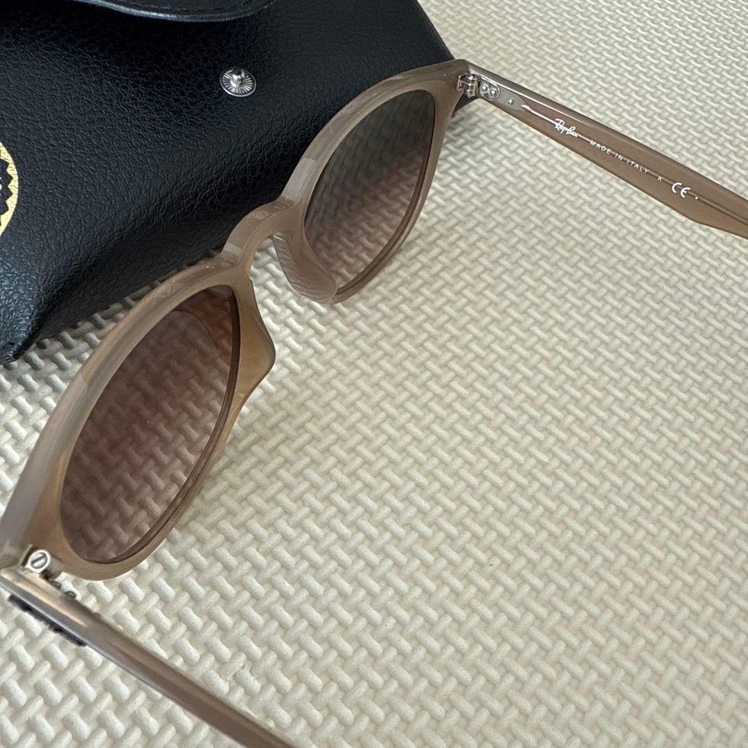 Ray-BanレイバンRB4259F 616613 53mmポリッシュベージュ