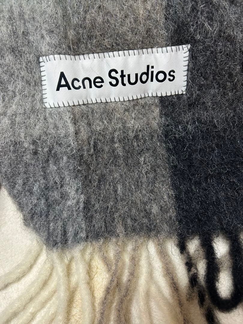 アクネストゥディオズ　マフラー