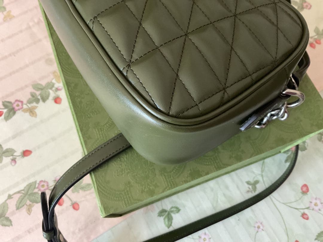 GUCCI オリーブグリーン ショルダーバッグ