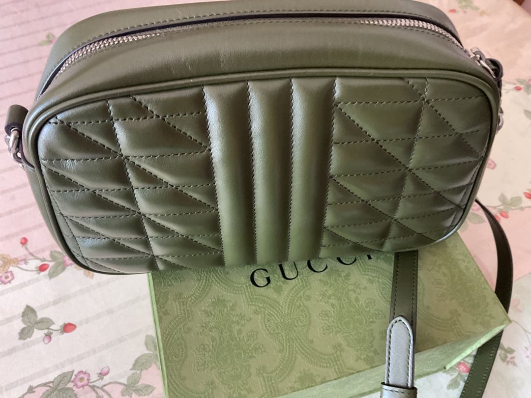 GUCCI オリーブグリーン ショルダーバッグ