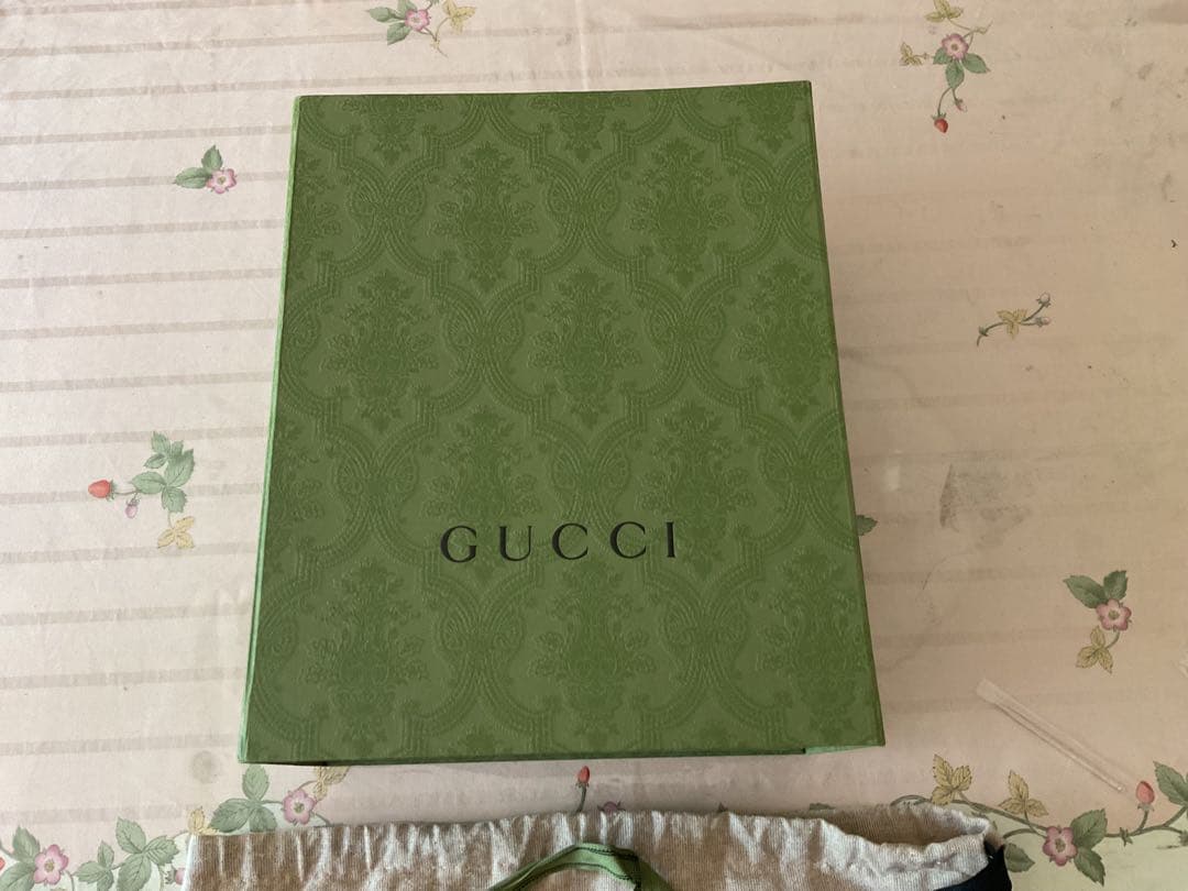 GUCCI オリーブグリーン ショルダーバッグ