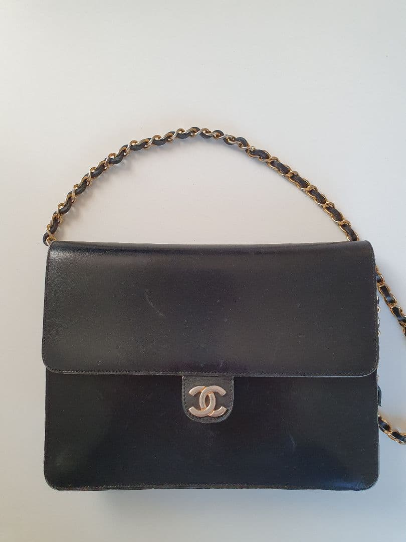 シャネル レザー ショルダーバッグ