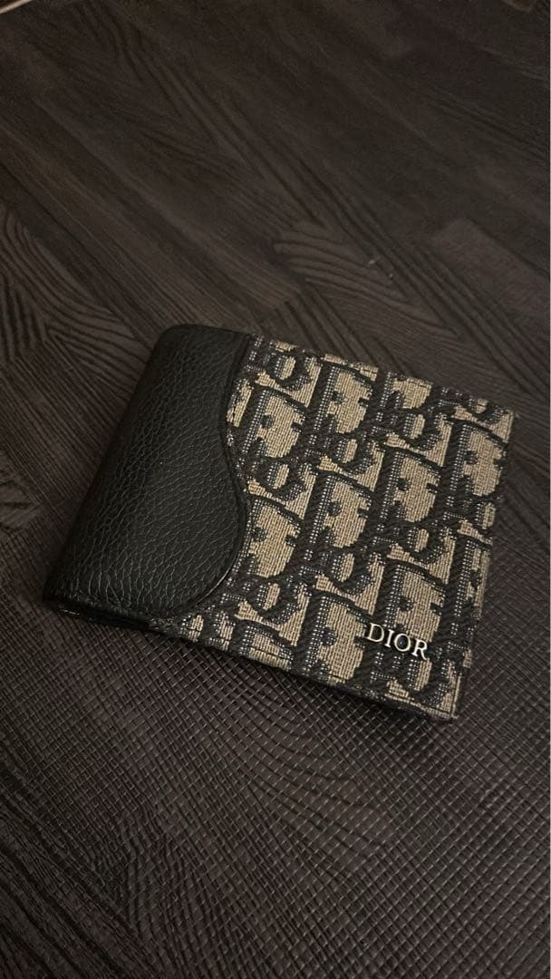 (七転び家主） Dior 二つ折り財布