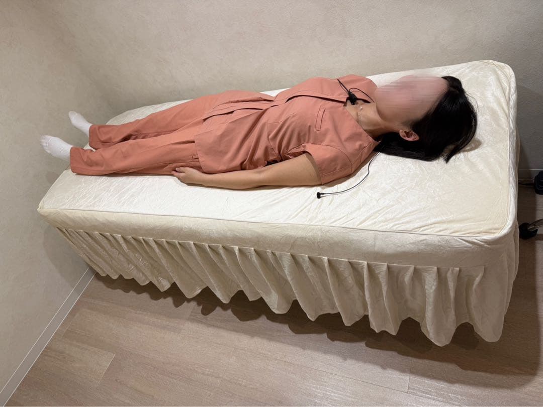 ホワイト マッサージテーブル 調整可能