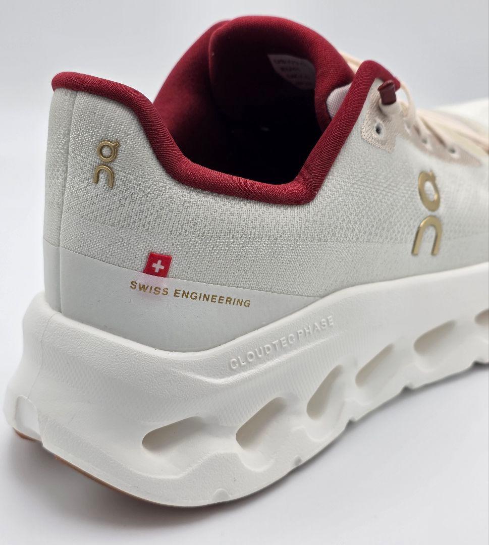 On ランニングシューズ ホワイト/バーガンディ