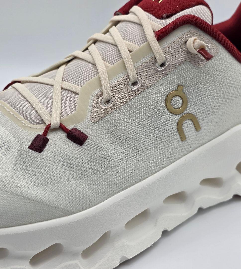 On ランニングシューズ ホワイト/バーガンディ