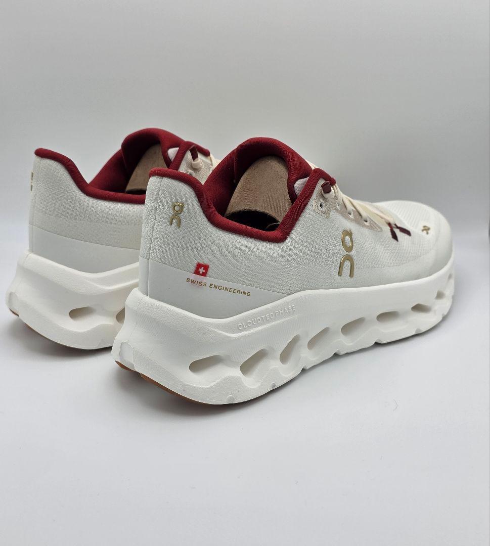 On ランニングシューズ ホワイト/バーガンディ