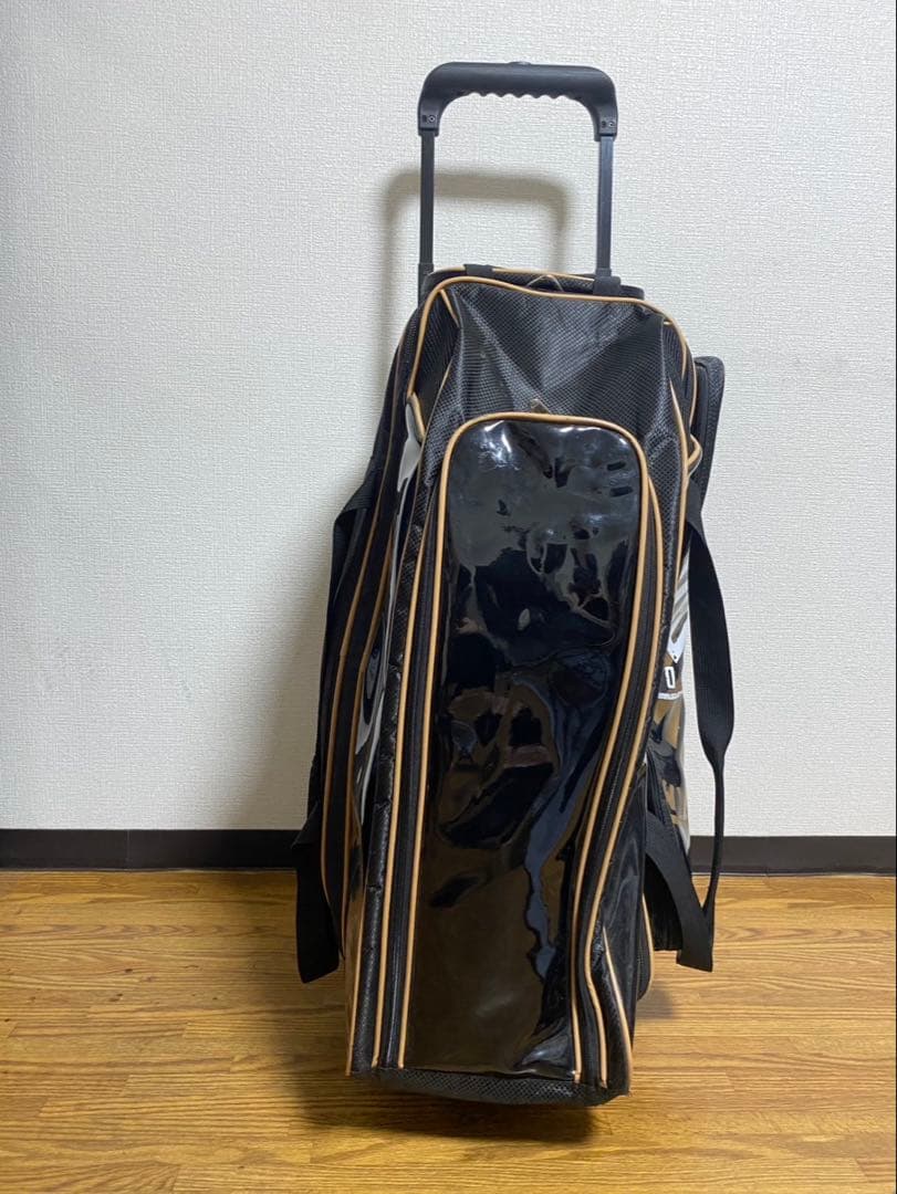 DV8 3個入りカードバッグ