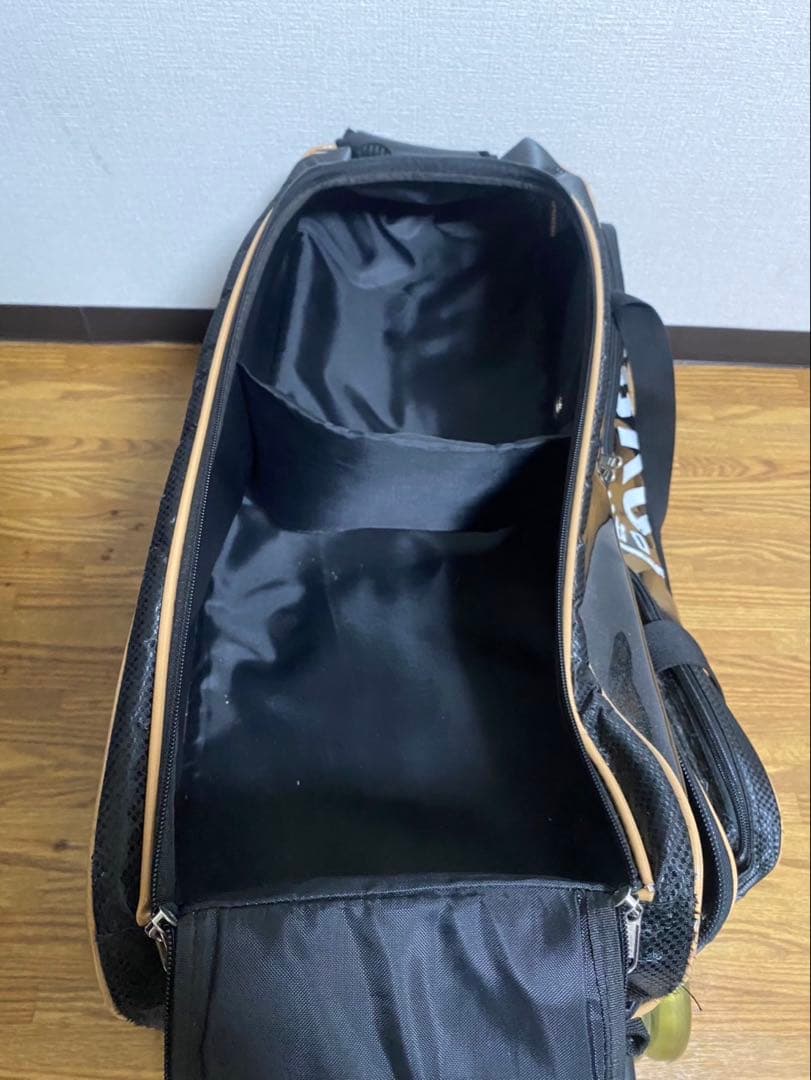 DV8 3個入りカードバッグ