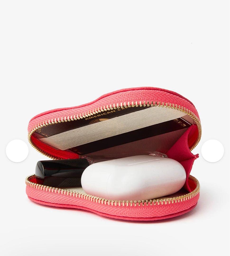 ★新品★CUSTYPE チェーンストラップ付きスマホケースiPhone16pro