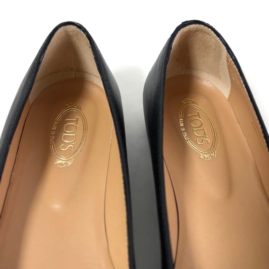 極美品 トッズ 35.5 メタルチェーン スクエアトゥ フラットシューズ 黒金