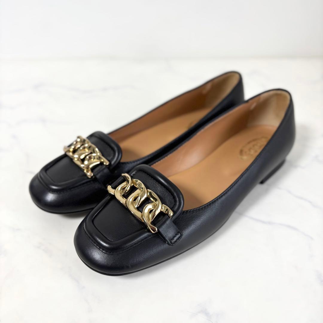 極美品 トッズ 35.5 メタルチェーン スクエアトゥ フラットシューズ 黒金