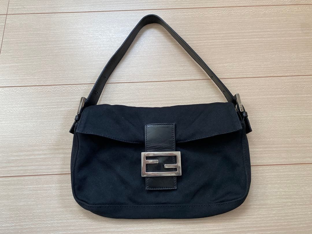 FENDI フェンディ　マンマバケット　ショルダーバッグ