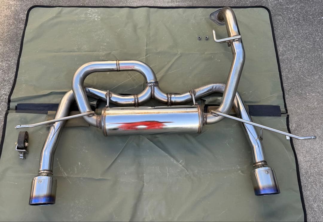 ヤリス ハイブリッド 2WD専用 デュアルマフラー ロッソモデロ