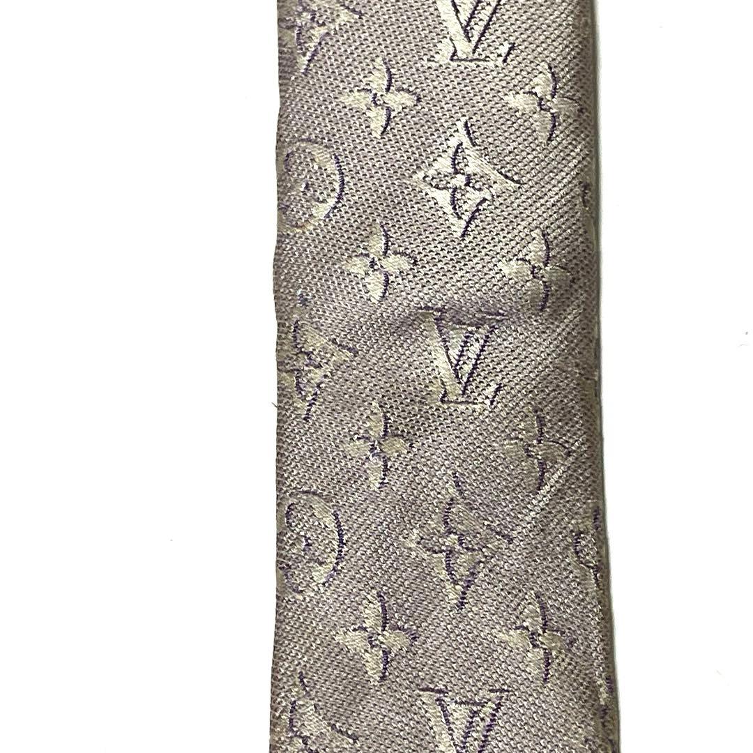 LOUIS VUITTON ルイヴィトン ネクタイ メンズ シルバー 光沢 LV