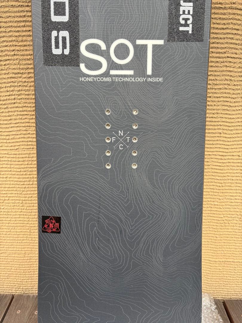 未使用 2022-2023年 FNTC SOT 147cm スノボ　グラトリ