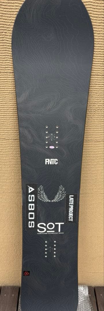 未使用 2022-2023年 FNTC SOT 147cm スノボ　グラトリ