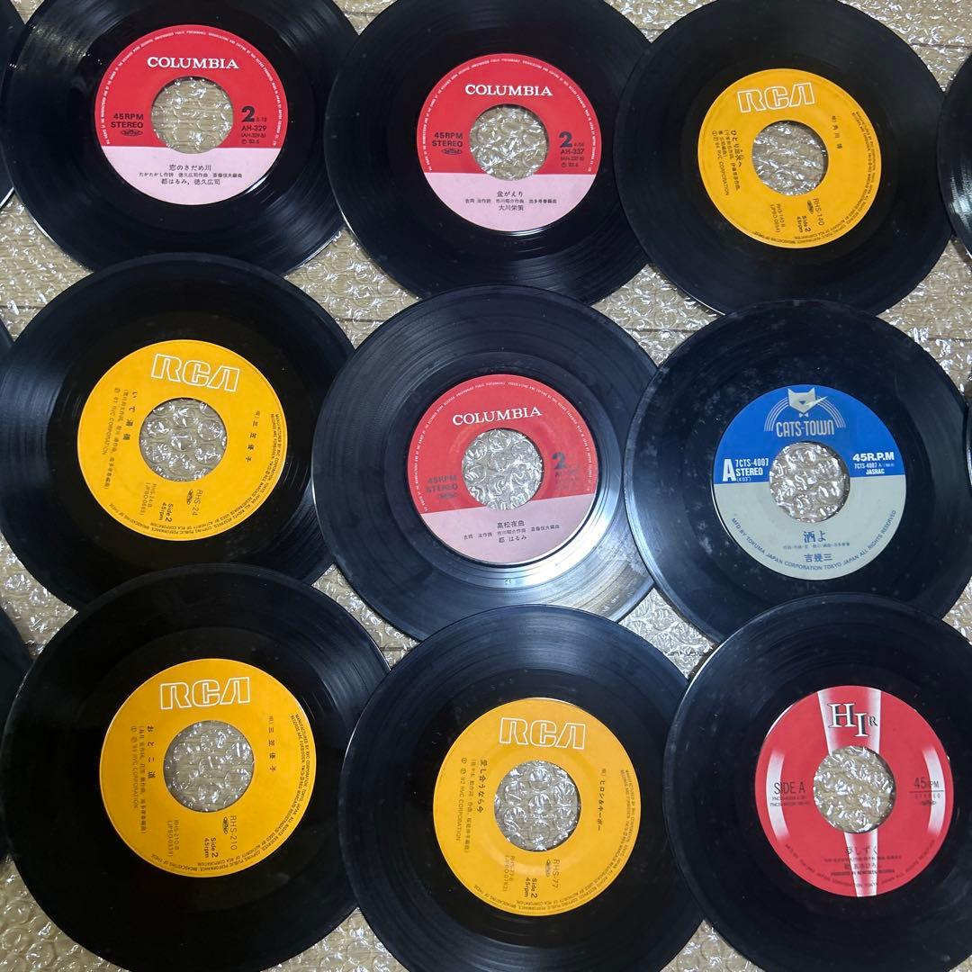 ジュークボックス用の7インチレコードのまとめ売りです。 約75枚あります。