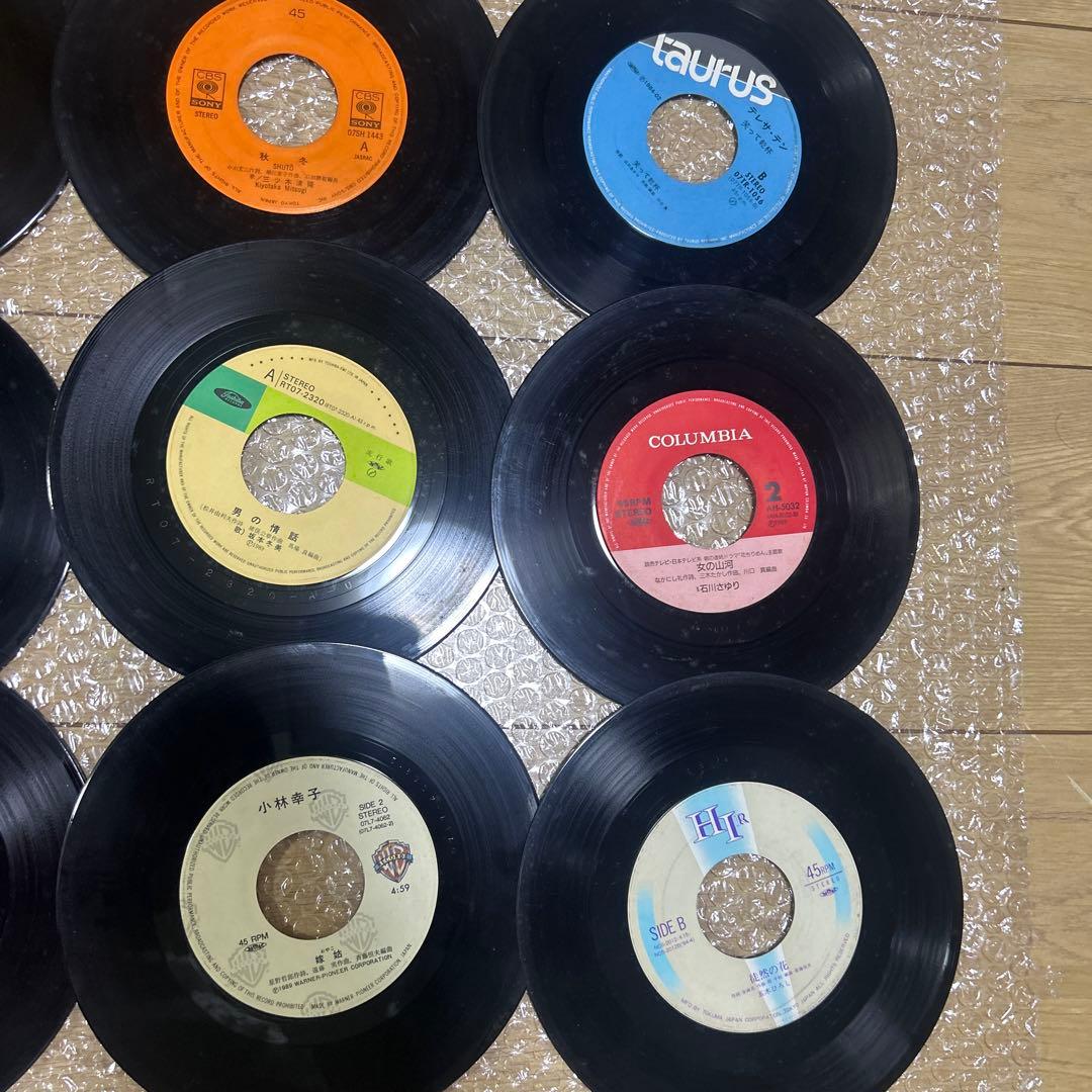 ジュークボックス用の7インチレコードのまとめ売りです。 約75枚あります。