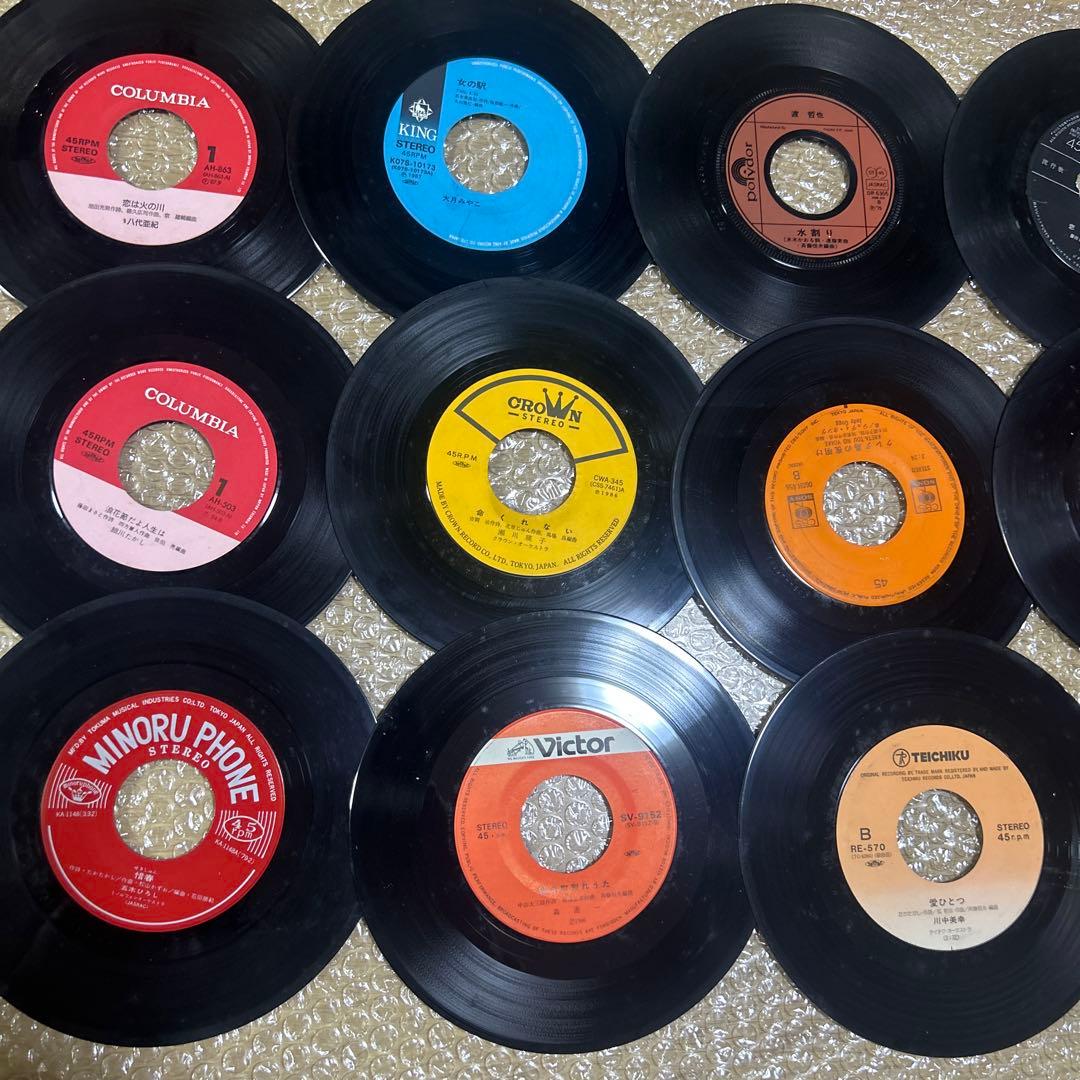 ジュークボックス用の7インチレコードのまとめ売りです。 約75枚あります。