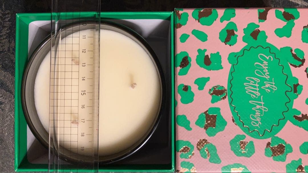 新品　箱付き　未使用　NEOM キャンドル 420g