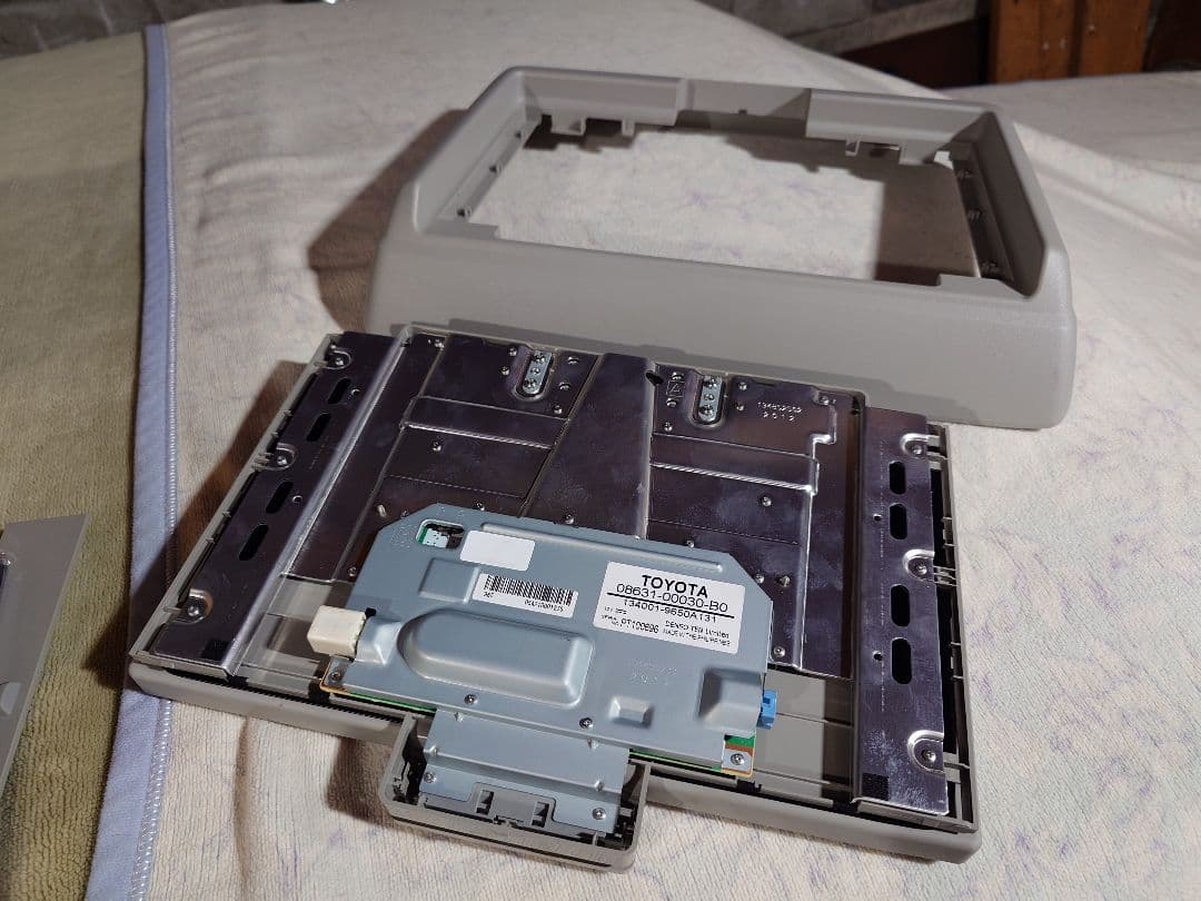 トヨタ フリップダウンモニター V12T-R68C