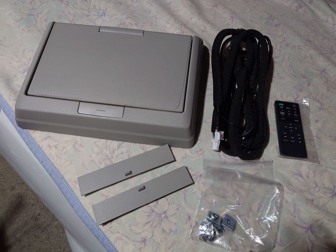 トヨタ フリップダウンモニター V12T-R68C