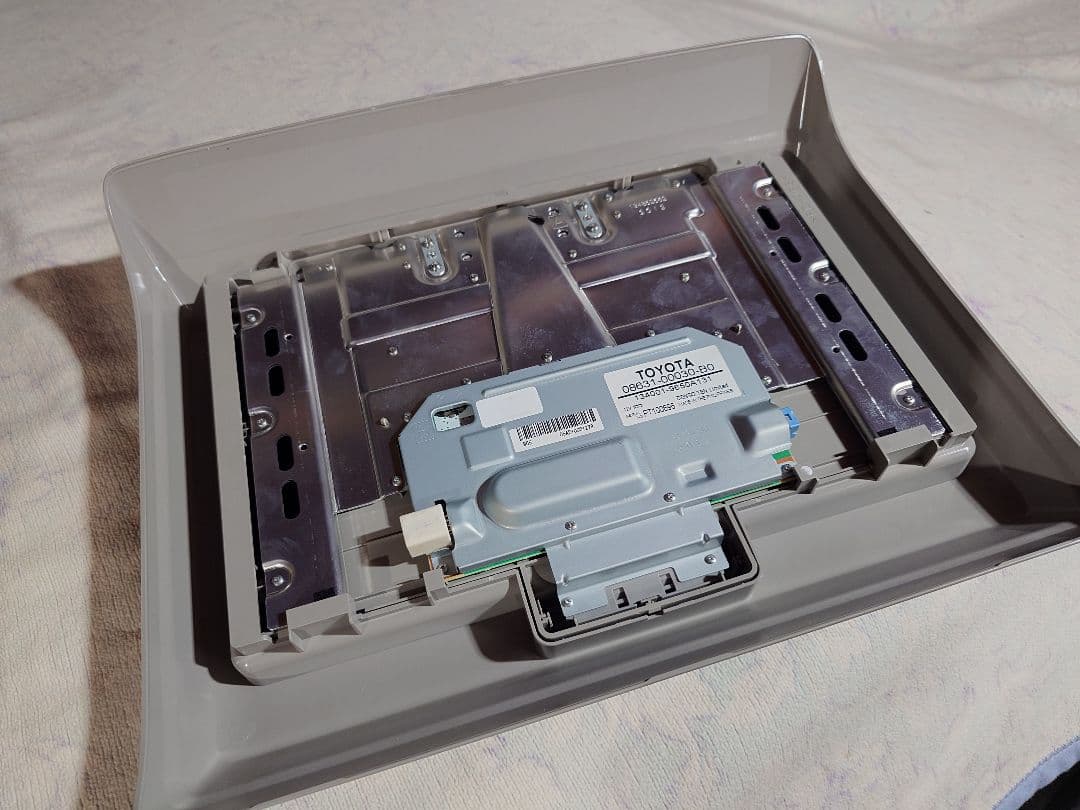 トヨタ フリップダウンモニター V12T-R68C