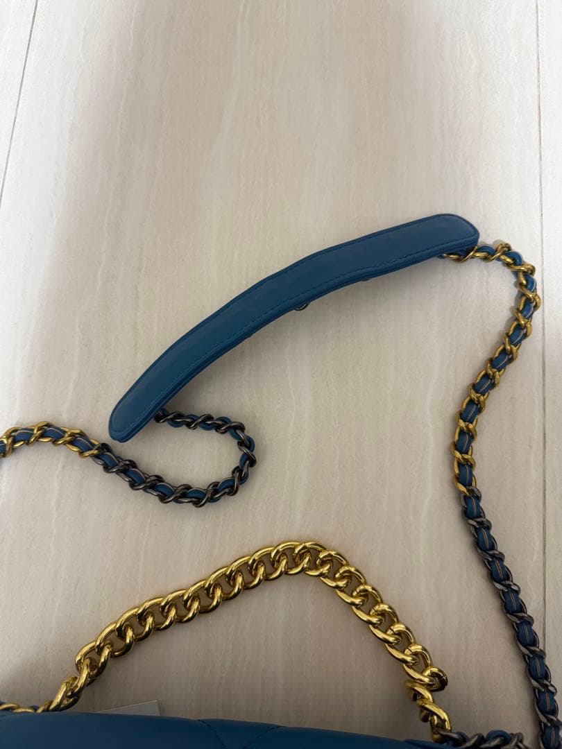 CHANEL ブルー チェーンバッグ