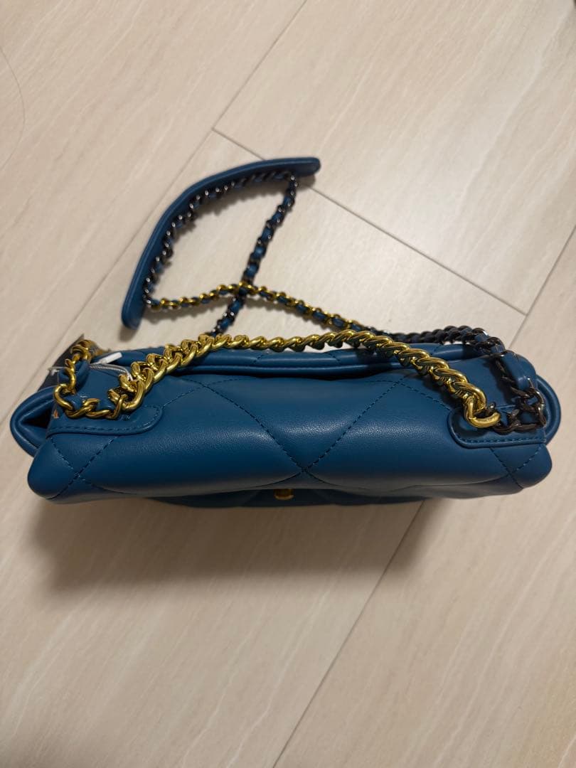 CHANEL ブルー チェーンバッグ