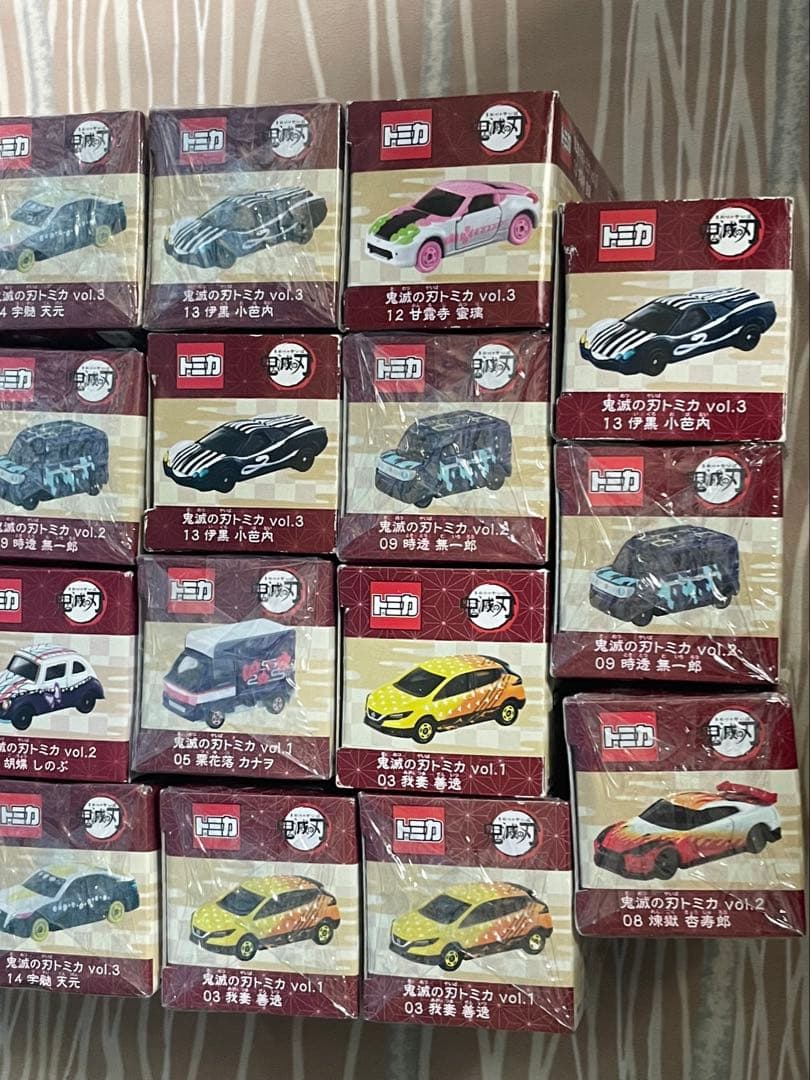 トミカ 鬼滅の刃シリーズのミニカー、合計35台セットです。
