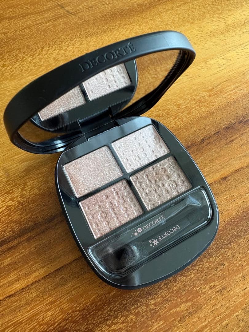 DECORTE クリスマスコフレ2025 アイシャドウパレット ポーチ付