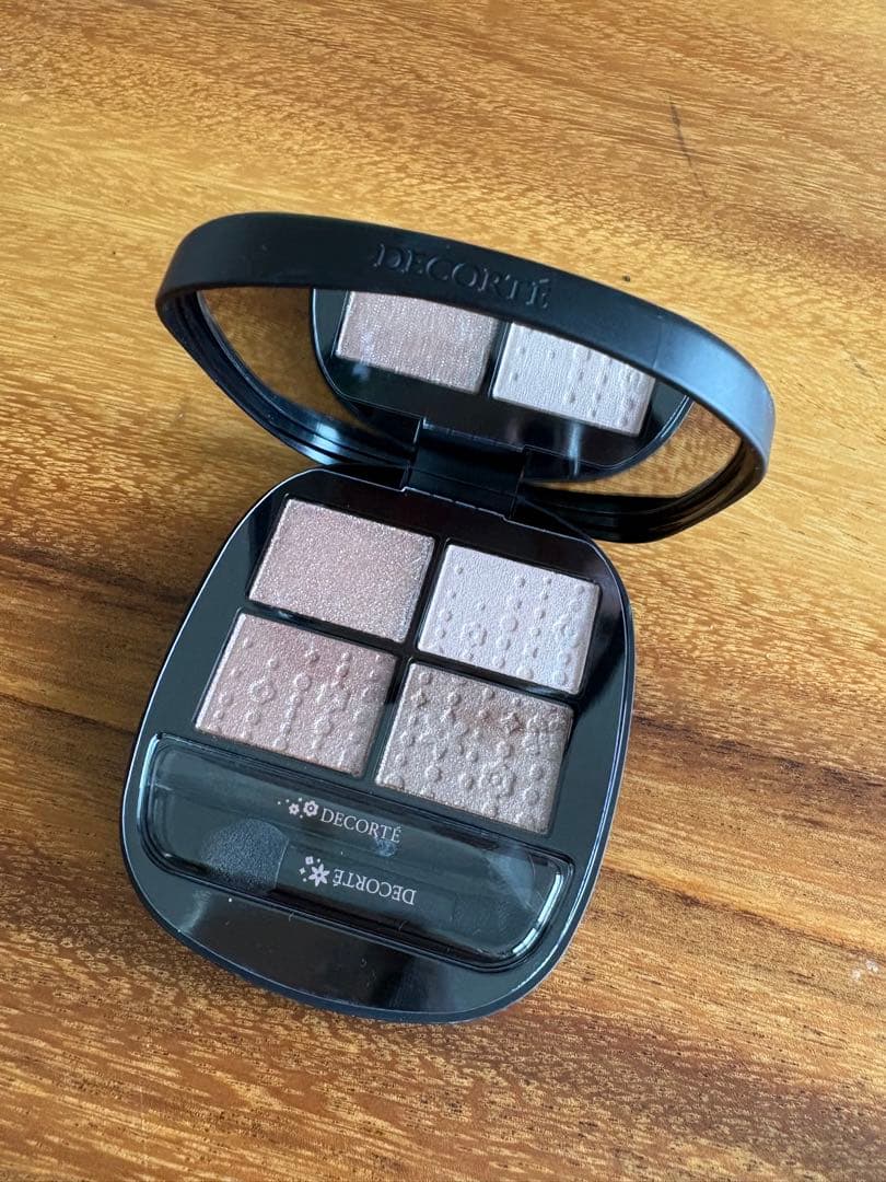 DECORTE クリスマスコフレ2025 アイシャドウパレット ポーチ付