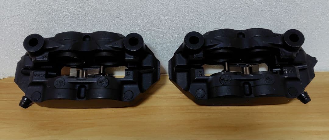 brembo　GSX-S1000　KATANA用　純正ブレーキキャリパー