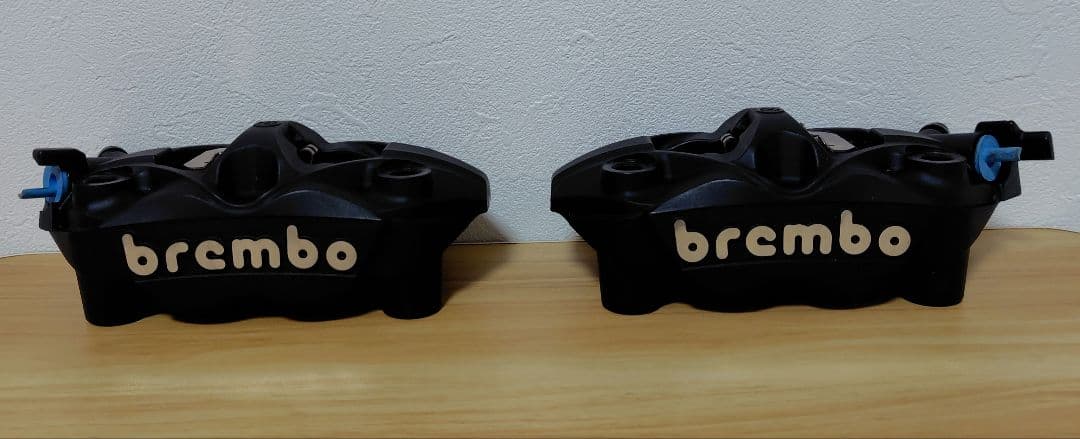 brembo　GSX-S1000　KATANA用　純正ブレーキキャリパー