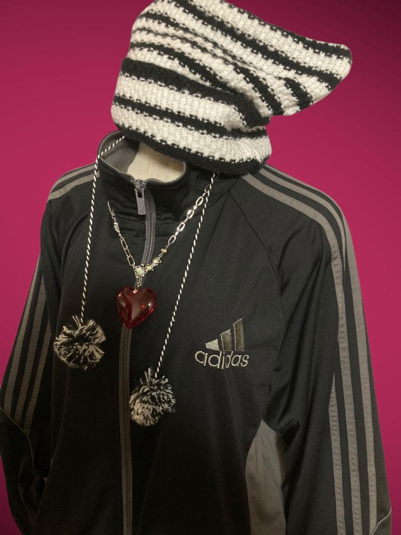 レアデザインadidasビック刺繍ロゴトラック3本線y2kフェアリーグランジ古着