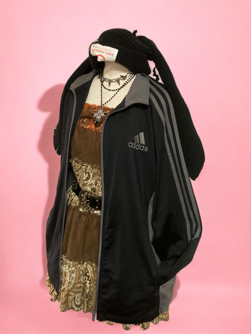 レアデザインadidasビック刺繍ロゴトラック3本線y2kフェアリーグランジ古着