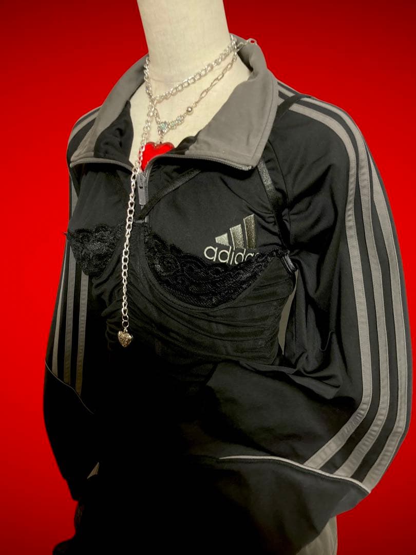 レアデザインadidasビック刺繍ロゴトラック3本線y2kフェアリーグランジ古着