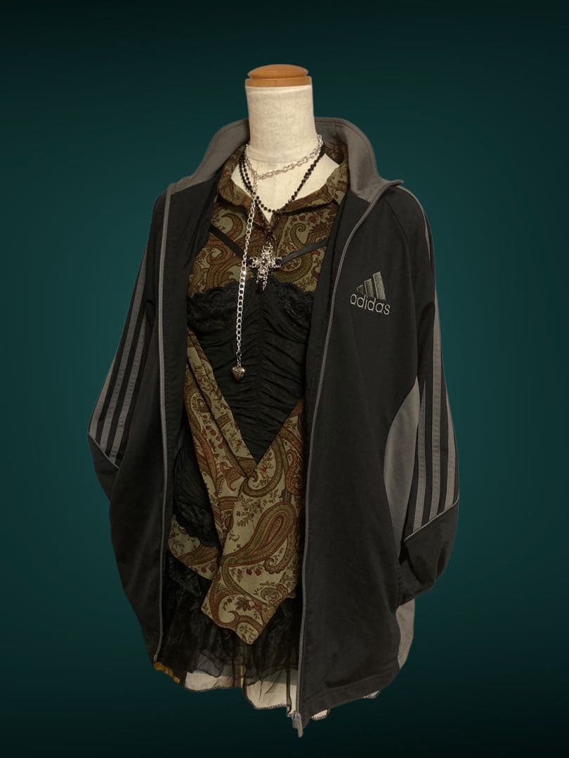 レアデザインadidasビック刺繍ロゴトラック3本線y2kフェアリーグランジ古着