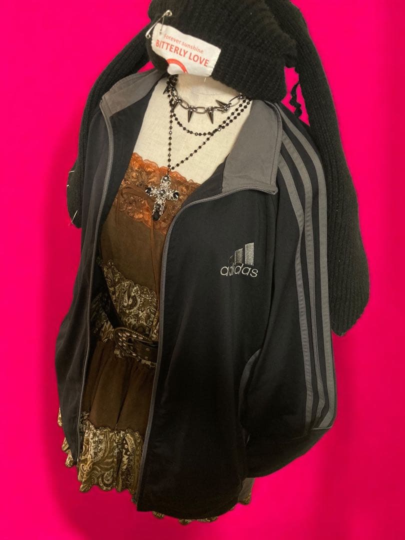 レアデザインadidasビック刺繍ロゴトラック3本線y2kフェアリーグランジ古着