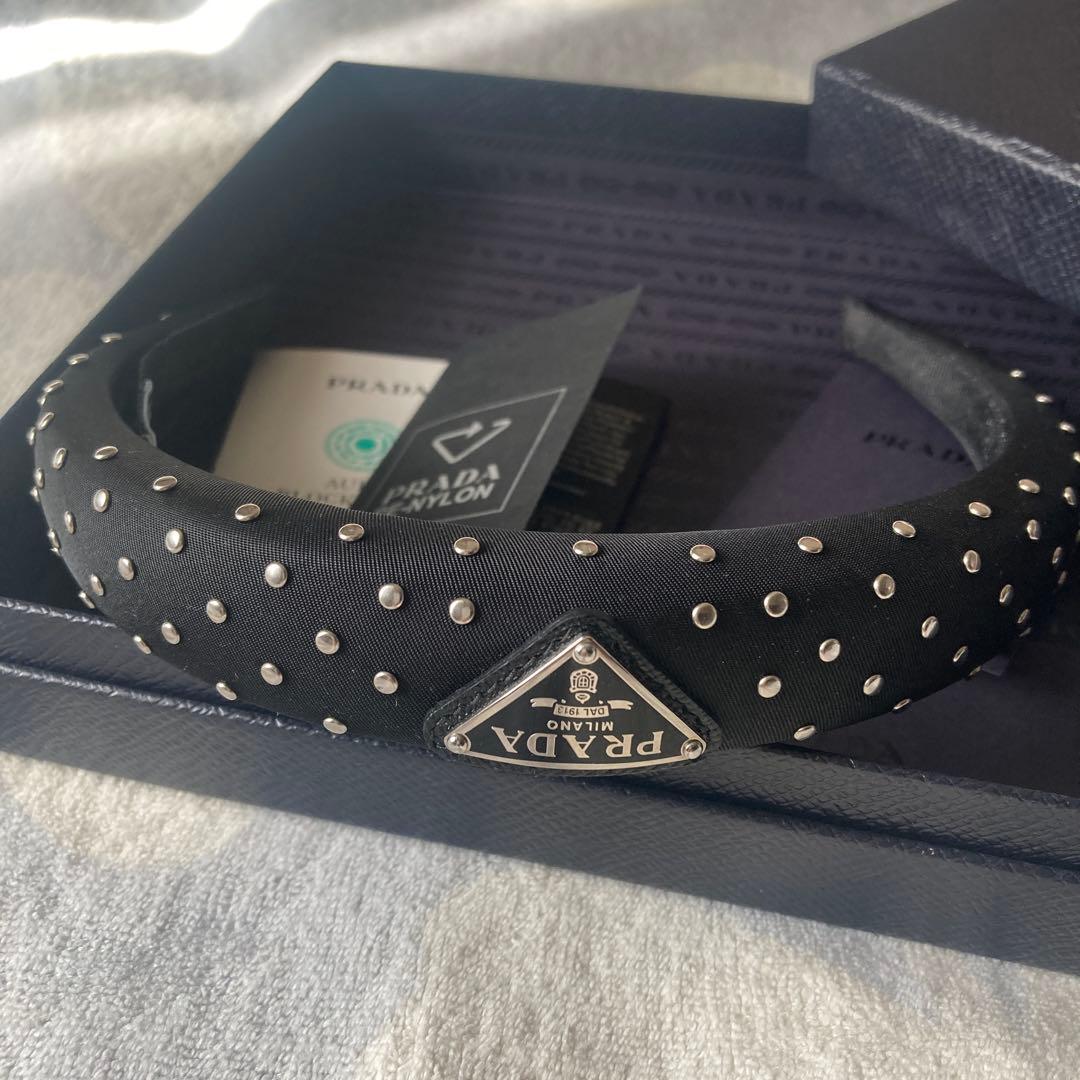 PRADAカチューシャ